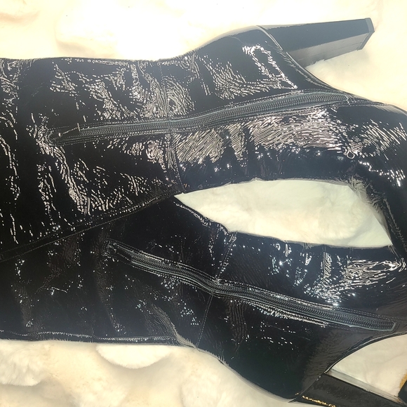 Vince Camuto Black Over the Knee Boots with High Heel and Glossy Finish - Picture 4 of 10